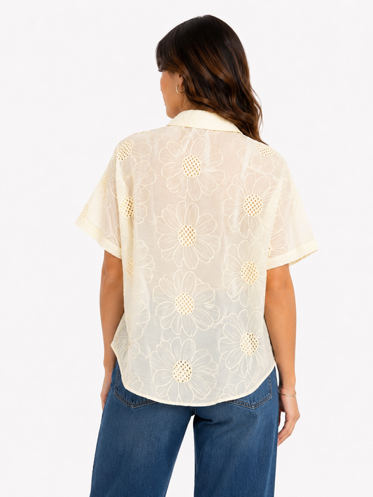 Camicia con fiori ricamati