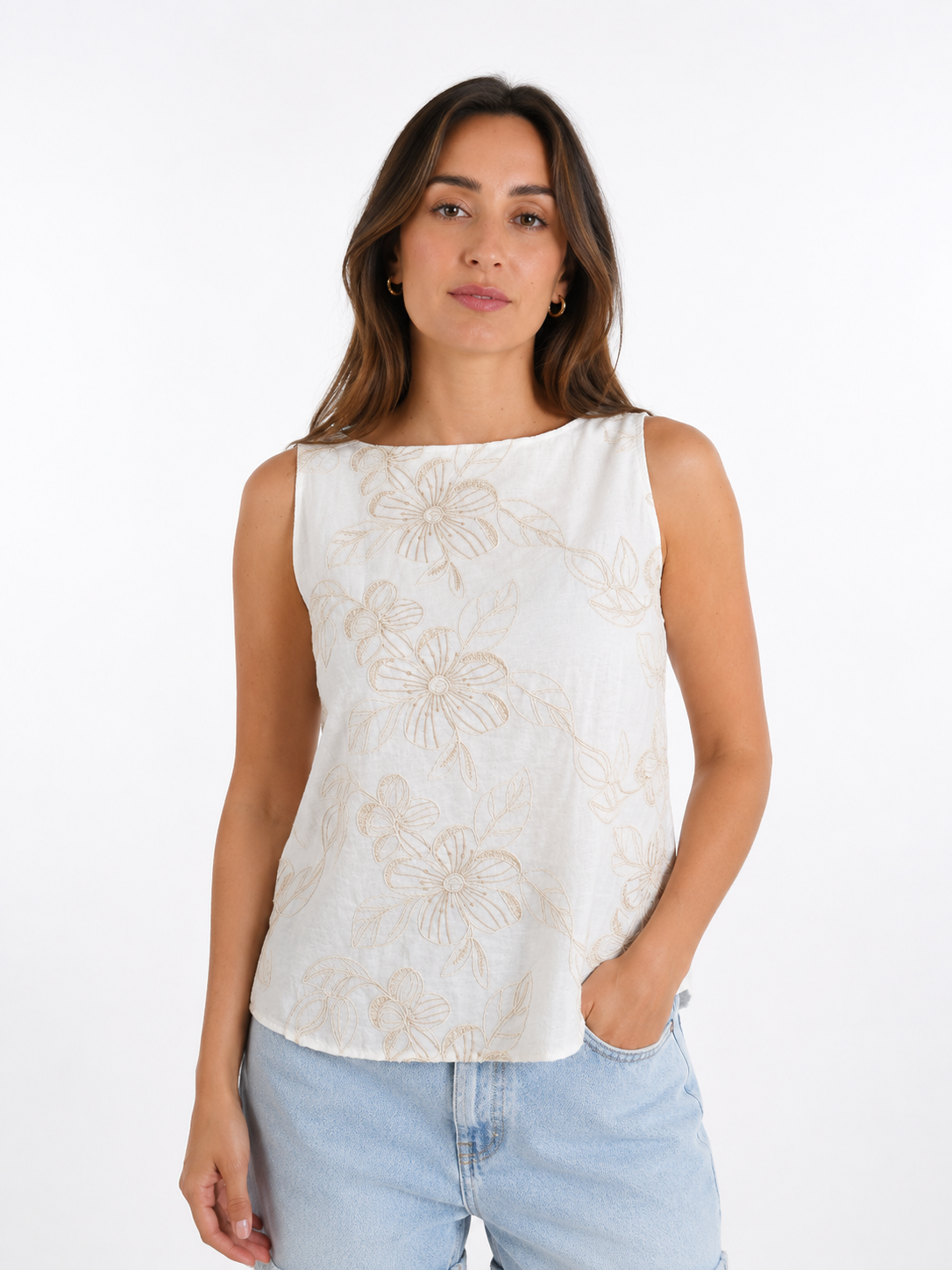 Blusa ricamata con bottoni dietro