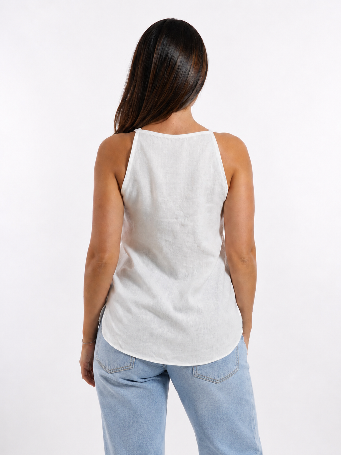 Top in misto lino con collana