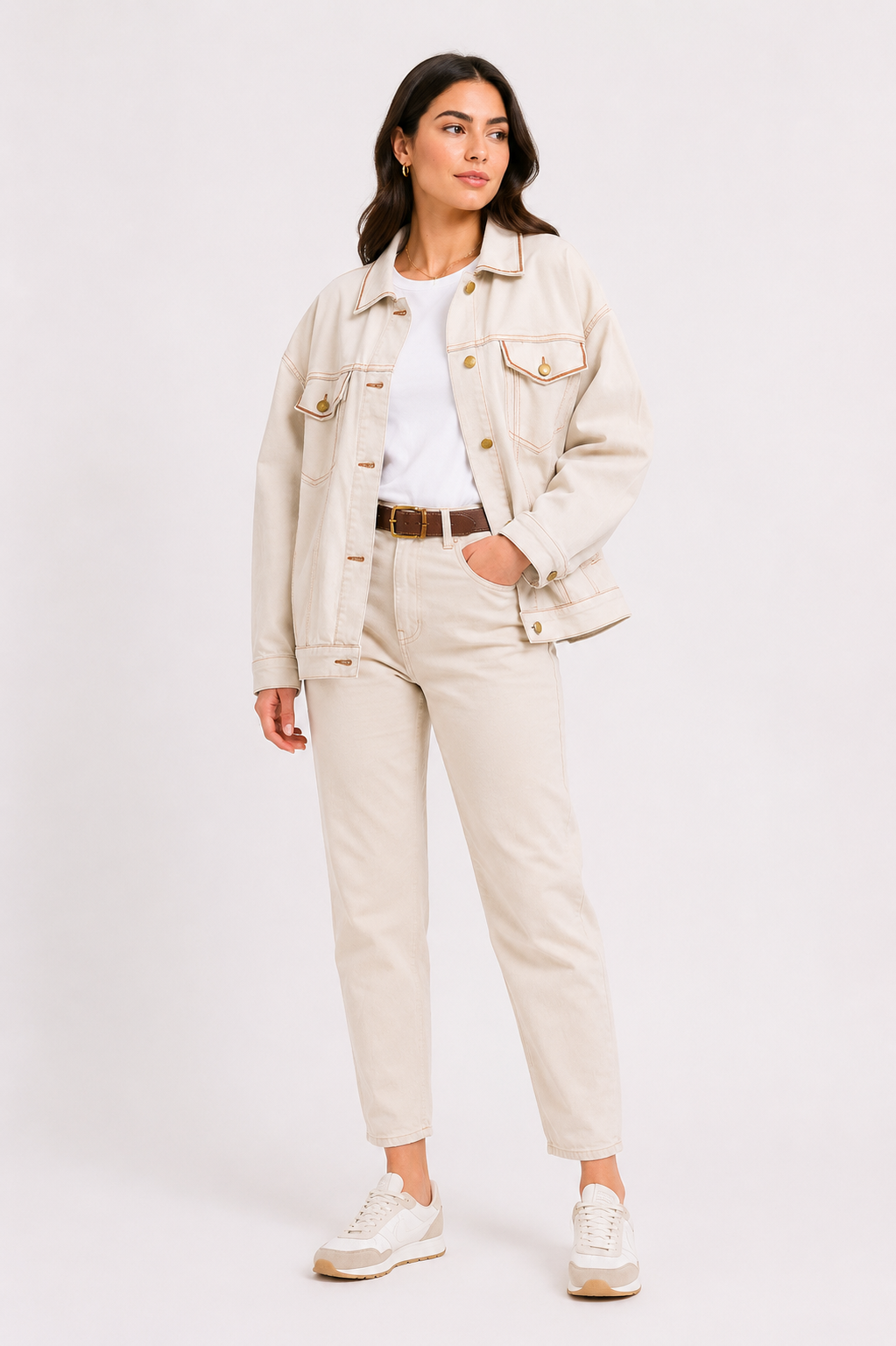 Jeans mom con ricamo