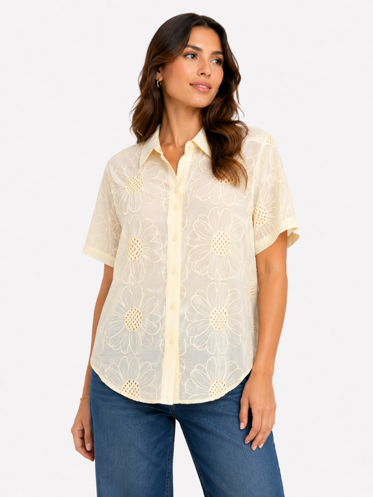 Camicia con fiori ricamati
