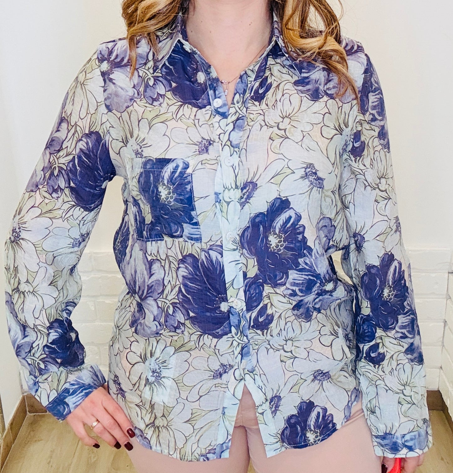 Camicia a fiori con colletto