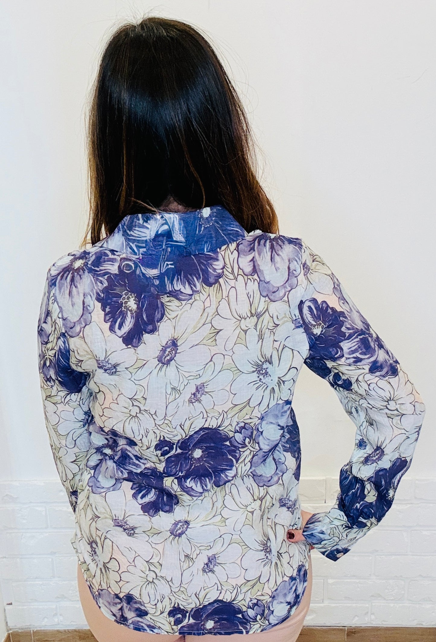 Camicia a fiori con colletto