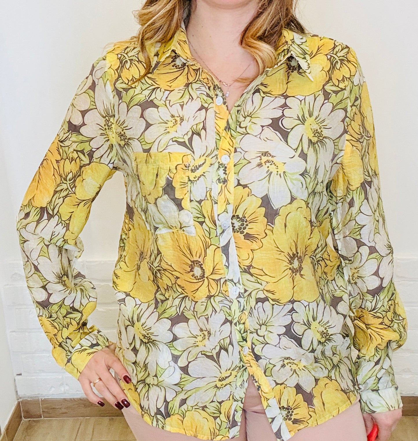 Camicia a fiori con colletto